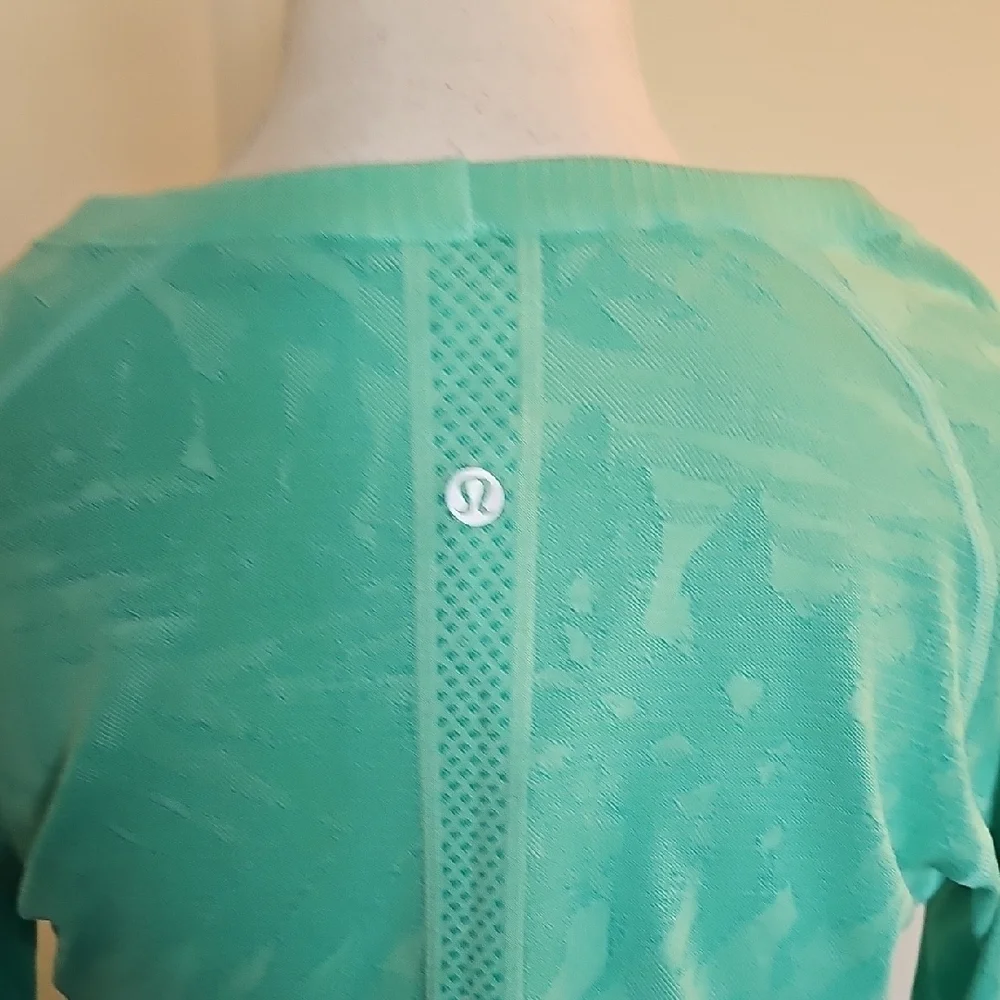 Lululemon Athletica Aqua Long Sleeve Top